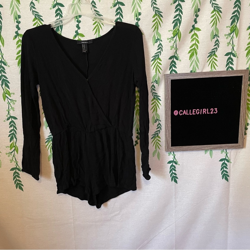 Size M Forever 21 Black Long Sleeved Romper D2